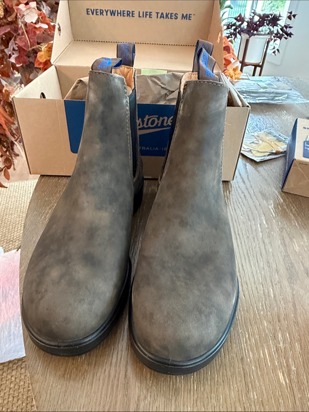 Blundstone woMen's Taupe Brown Leather Chukka Boots